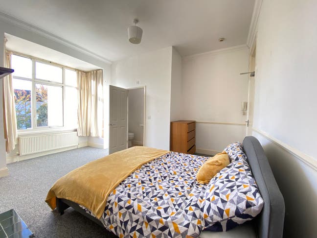 Double room with en-suite  Main Photo