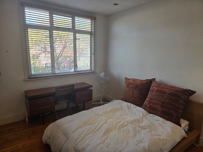 Lovely Double Light Room to Let in N17  Main Photo
