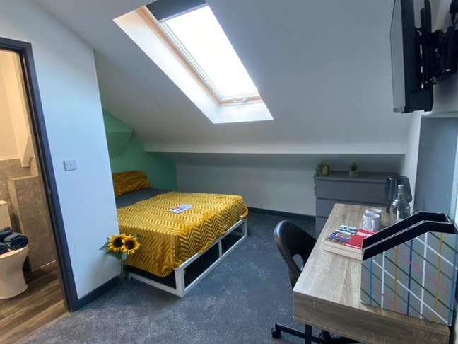    CV2 4FP City Centre ensuite Room Main Photo