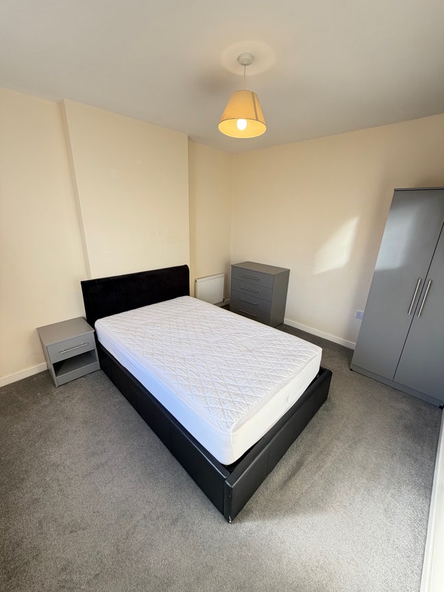 One Double Room Available In Modern House Share In Main Photo