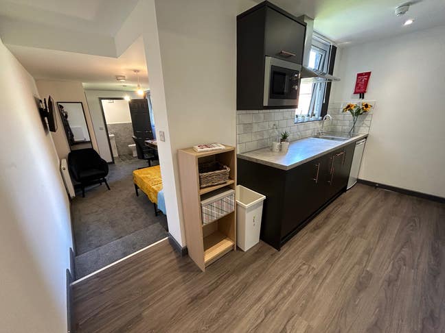 Large luxury rooms in CV2 - Ensuite & Kitchenette Main Photo