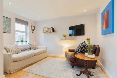 One Bedroom Flat Close to Station Main Photo