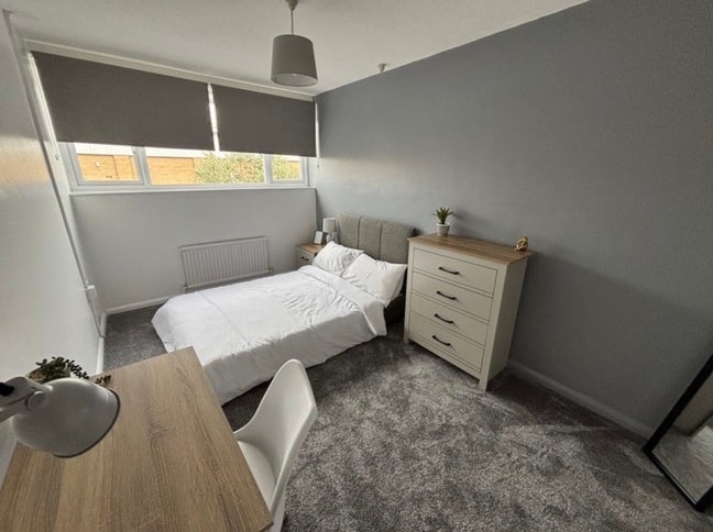 1 Large Double Room • Bills Inc • OX4 Main Photo