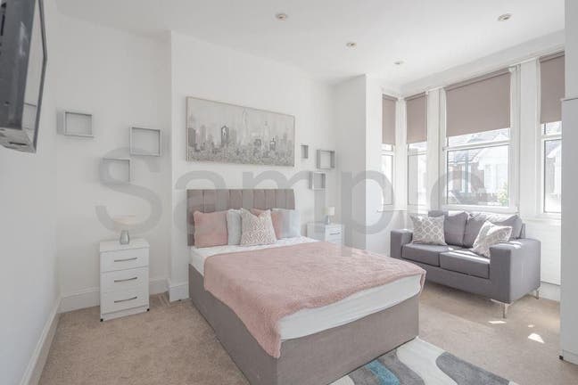 Huge Chiswick Double Room Main Photo