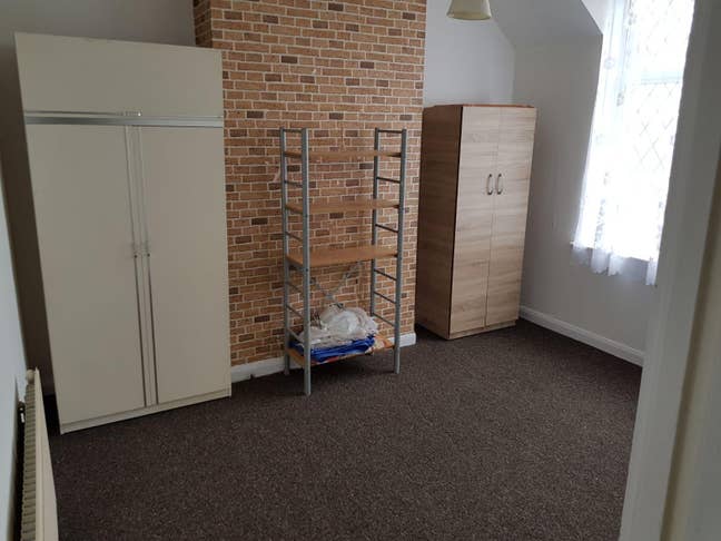 Cozy 2 Bed Flat Near Chadwell Heath Station – RM6 Main Photo