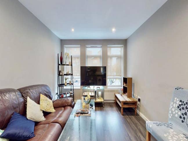 2 Bed Flat 10 Min Walk from Kingston Station Main Photo