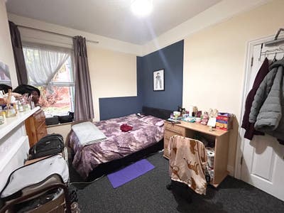 Double Bedroom - Working Professionals (27HR) Main Photo