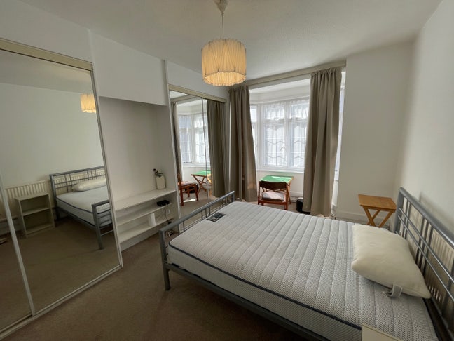 Large & Bright Double Room Available in Tooting Main Photo