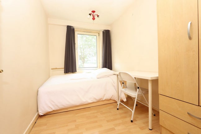 Cheapest Room by Elizabeth Line! End of January! Main Photo