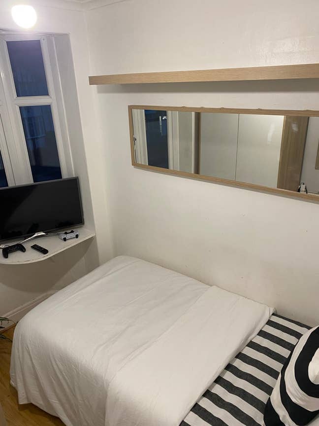 Cozy Room Just 8 Minutes from the Central Line Main Photo