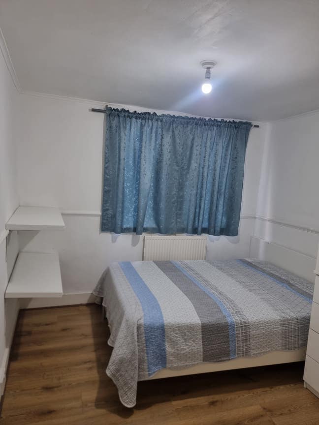 Double room for a woman. £700. Postcode: E13 8HT.  Main Photo