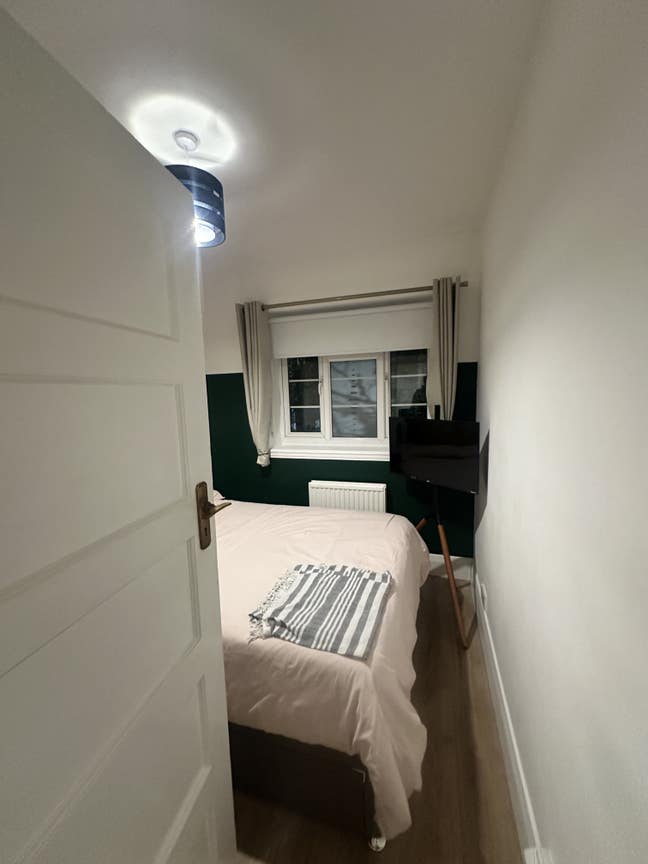 Great double with built in wardrobe Main Photo