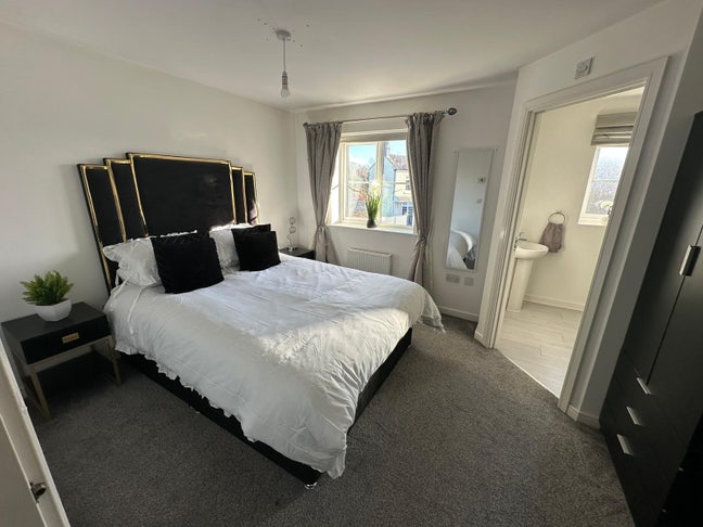 Available Now ✅ 5 Bed Property - All Bills inc  Main Photo