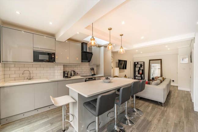 Stylish 5 bed home in Colliers Wood - SW Main Photo