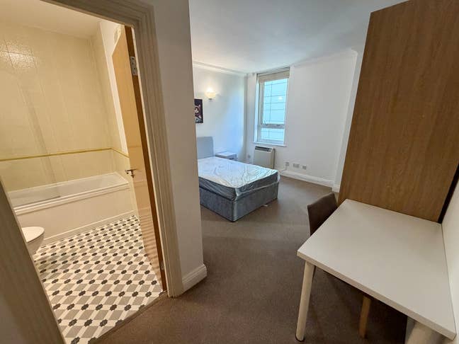 Ensuite room - brand new furnitures Main Photo