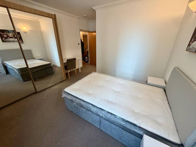 Ensuite room - brand new furnitures Main Photo