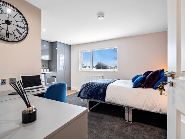 It's Bigger On The Inside Property - Silver Street Main Photo