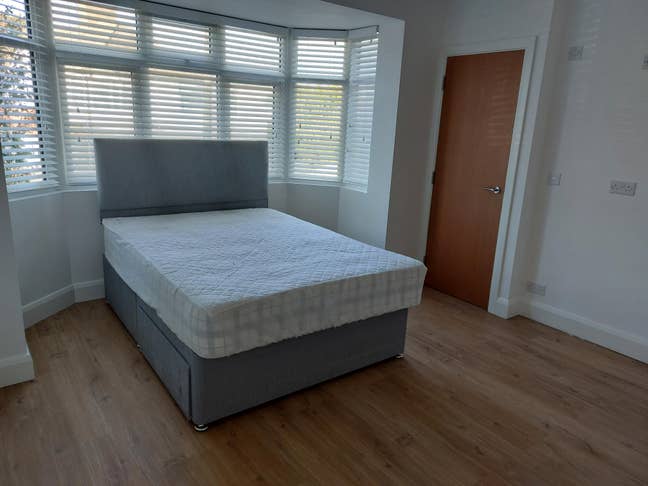 Large Double Ensuite Room newly refurbished house Main Photo