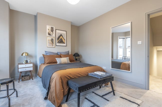 Three double Bedrooms Close to Clapham Junction Main Photo