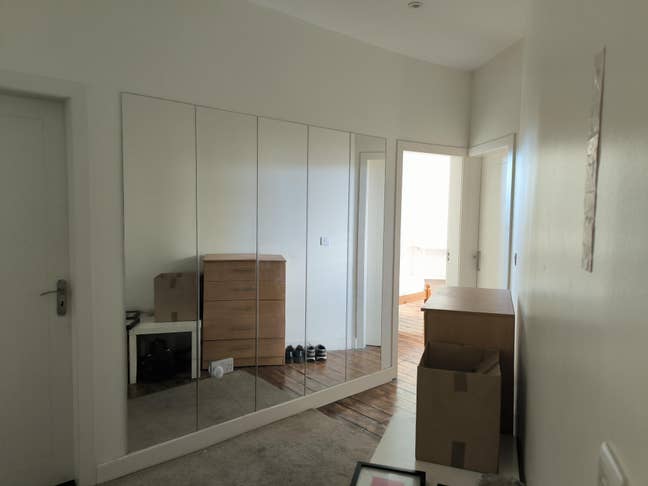 Friendly top floor flat- spacious and bright Main Photo
