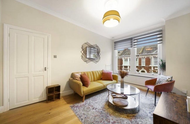 Double room in Kilburn available from December Main Photo