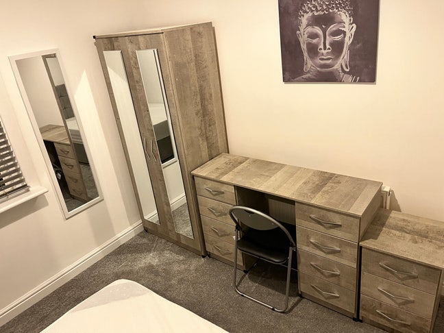 Room Available in Pro Hshare All Bills In Main Photo