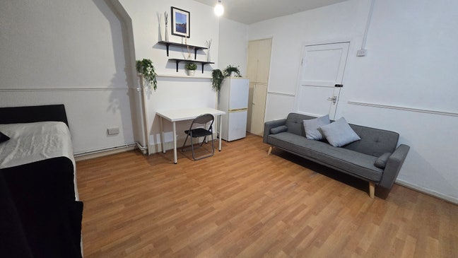 Xxxl Couple Rooms, Available Now, 5Min to Station! Main Photo