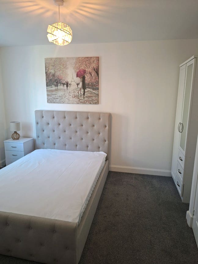 Large Double Ensuite Room -  All Bills Included Main Photo