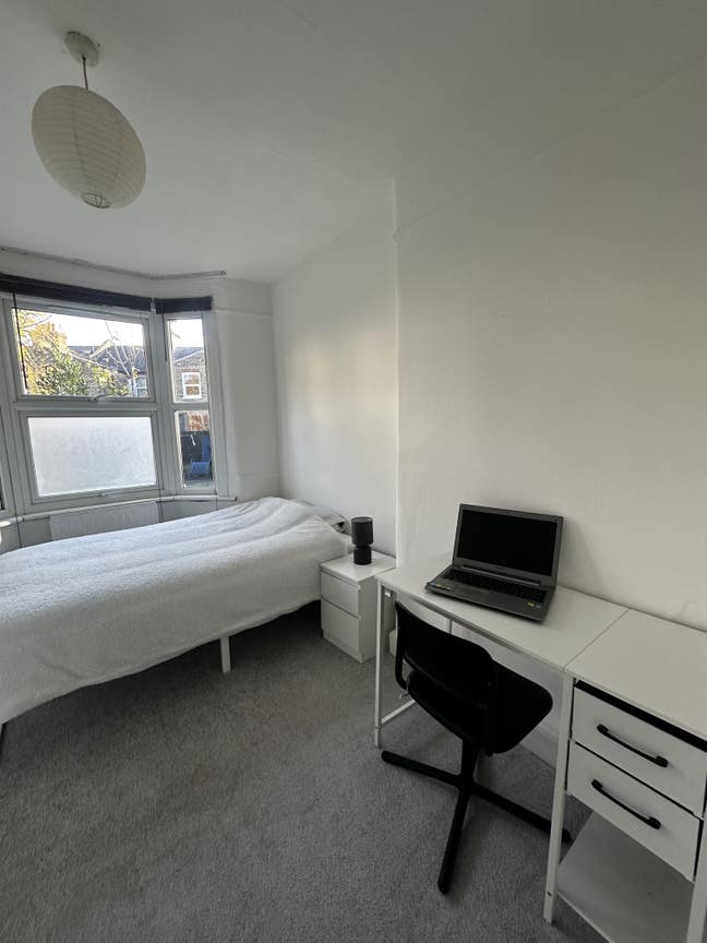 Bright Garden-Facing Room in Quiet Tottenham Home Main Photo