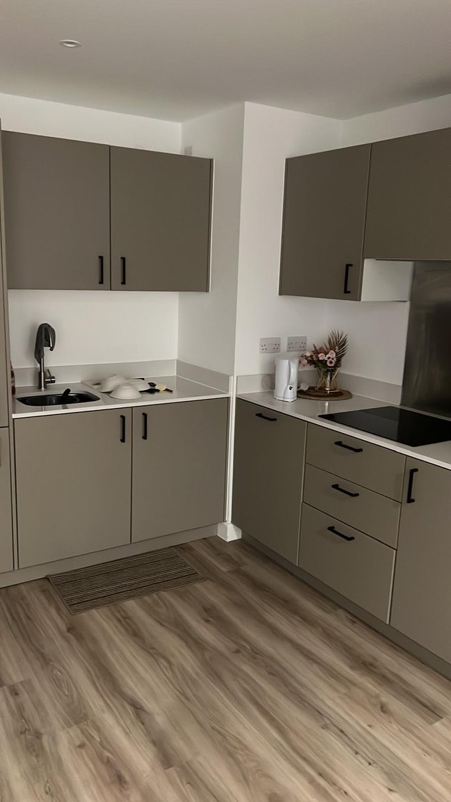 1 bed room en-suite in a 2 bed room apartment Main Photo