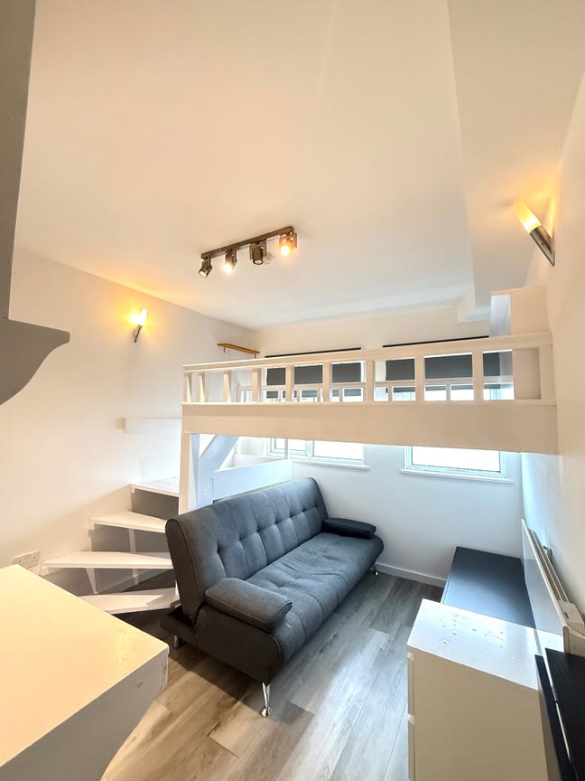 Split-level studio flat in Maryland/Stratford Main Photo