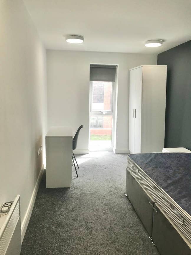 Double Room Available Main Photo