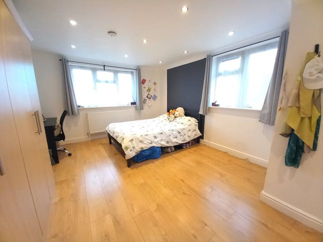 ** Must See- Fantastic Double Available-W13 Main Photo