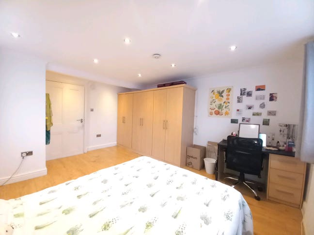 ** Must See- Fantastic Double Available-W13 Main Photo