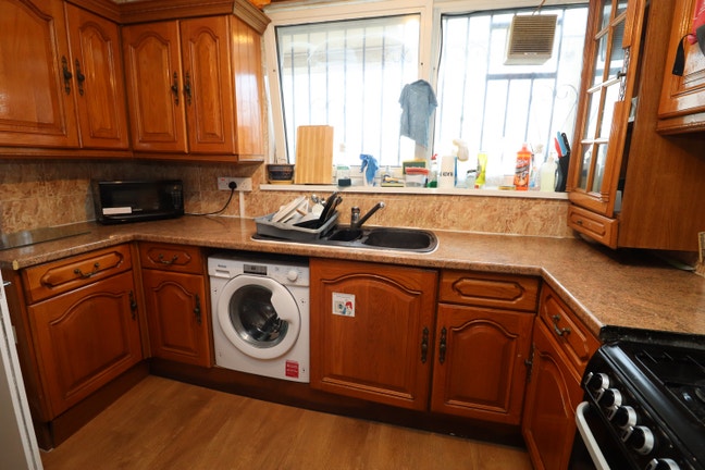 Walk 10 Min to Algate East! Good Deal for Xmas! Main Photo