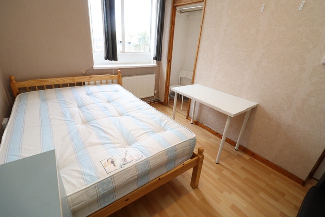 Walk 10 Min to Algate East! Good Deal for Xmas! Main Photo