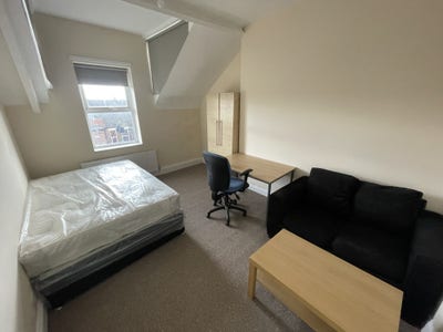 Well Presented Refurbuished Double Room Main Photo