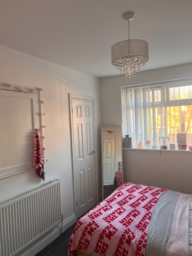 Friends Road, 1 Room Available  Main Photo