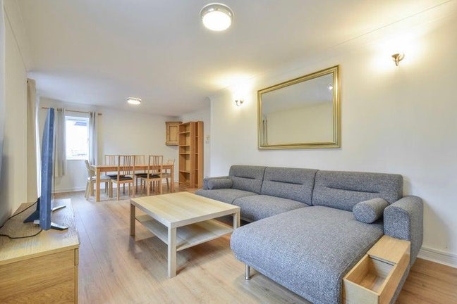 Double room in sociable flat share in city centre Main Photo