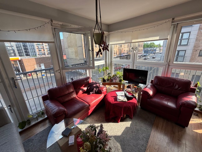 Double room available in Shawlands Main Photo