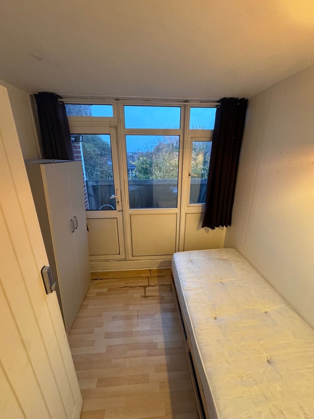 Beautiful Personal Balcony Room in Shadwell🏘️ Main Photo