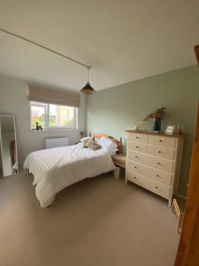 Double room available in Kennington for a female Main Photo