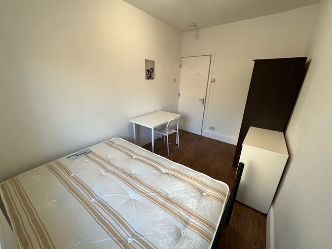 Single Room 5 Mins from Canada Water Station Main Photo