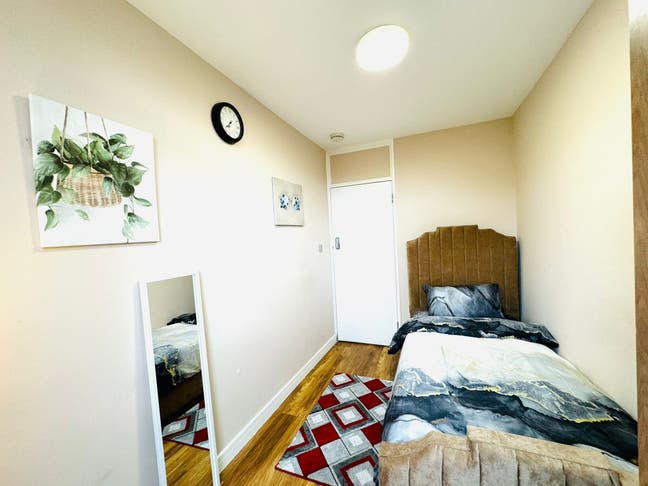 Double Room in Shared Flat– E14 🏠 Poplar Main Photo