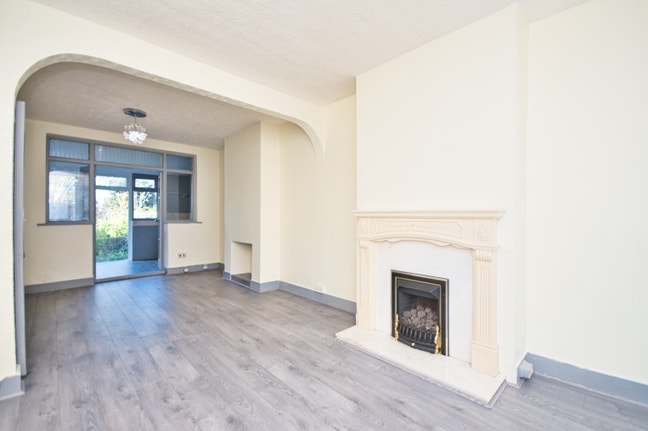 Modern 3 Bed House in Manor Park Ilford E12 Main Photo