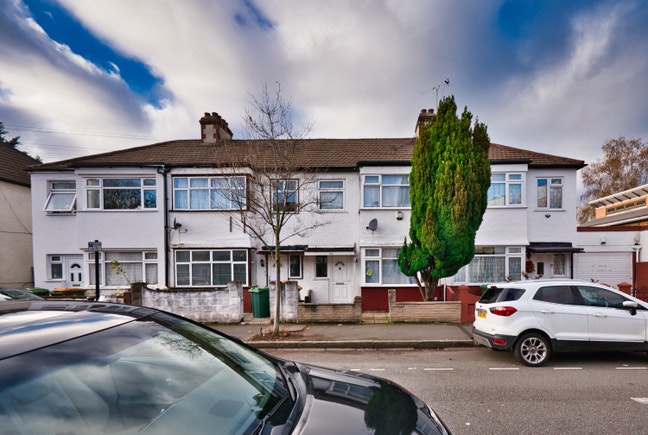 Modern 3 Bed House in Manor Park Ilford E12 Main Photo