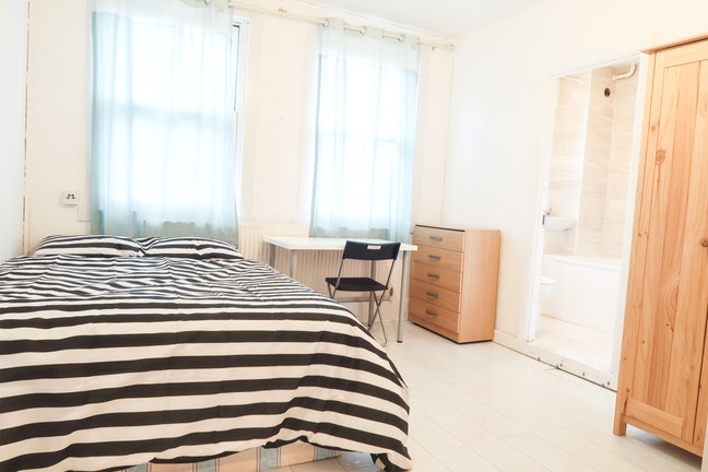 Two Rooms, 1 En-Sui te in Shared Flat 🏠 Poplar Main Photo