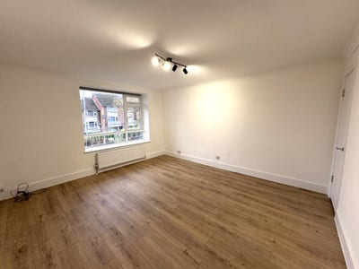 2 Bed flat to rent in HP13 Main Photo