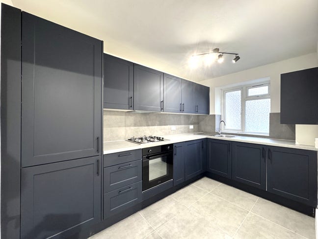 Stunning 2 bed Flat in High Wycombe  Main Photo