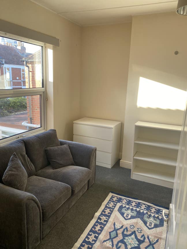 Bedminster nearNorth Street Bedsitter, Main Photo